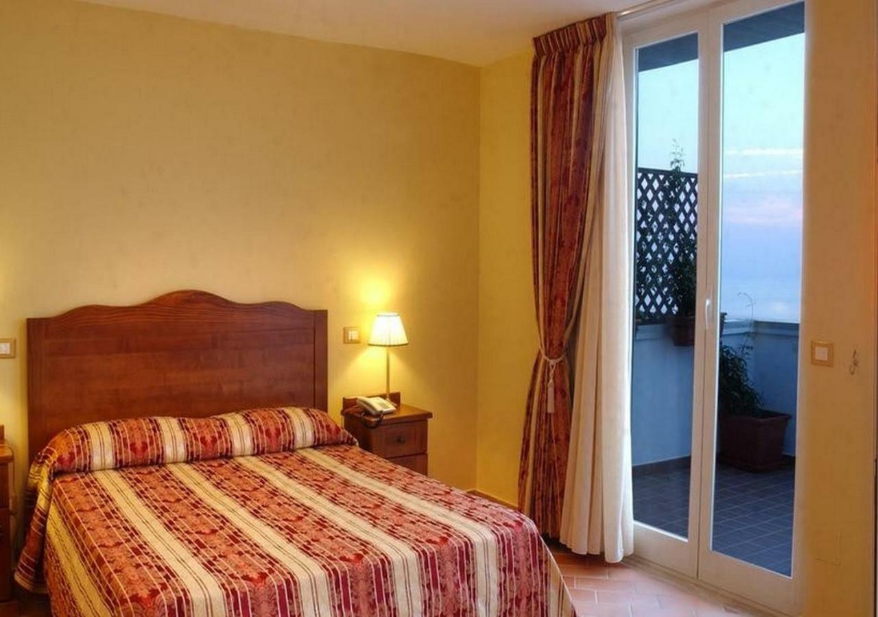 Hotel Baia Trogir Exterior foto